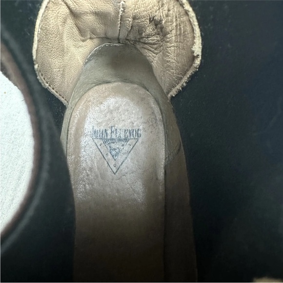 John Fluevog Chelsea Boots Brown Distressed Leather Pull On Women’s Size 8W - Picture 14 of 16